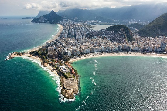  Vista del Fuerte de Copacabana. Se observan las playas de Ipanema y Copacabana