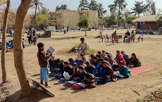 En Afganistán las condiciones de educación son precarias