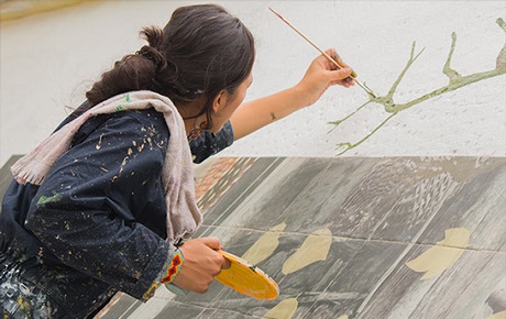 Mujer pintando