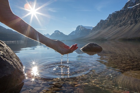 Los primeros filósofos entendían la naturaleza como una sustancia permanente y primordial