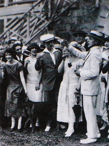 “Bajo el cielo antioqueño” (1925) “Bajo el cielo antioqueño” (1925)