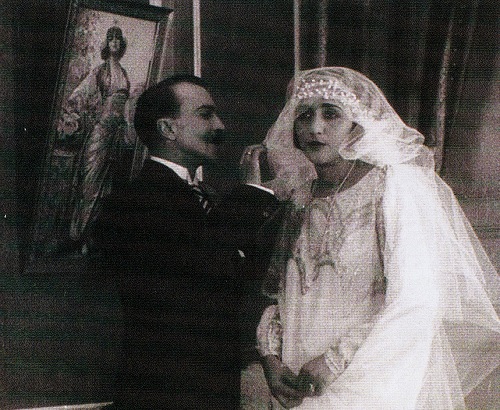 Rafael Burgos y Mara Meva en “El amor, el deber y el crimen”, 1924. Rafael Burgos y Mara Meva en “El amor, el deber y el crimen”, 1924.