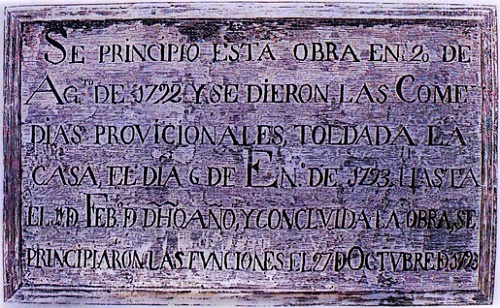 Placa conmemorativa de la construcción del Coliseo Ramírez
