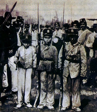 Niños soldados del ejército gobiernista. Ilustración París, julio de 1902.