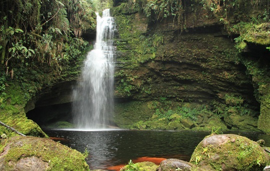 Cascada La Lindosa, Parque Nacional Natural Cueva de los Guácharos.